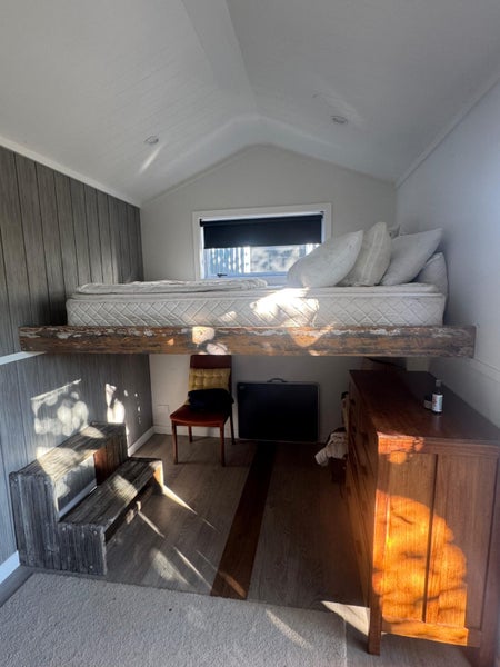 Beautiful wooden Cabin for sale! almost brand new Carousel 1