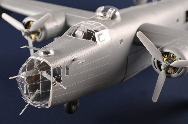 HobbyBoss 1/48 US B-24D Liberator Heavy Bomber (No. 81775)64443728044035112