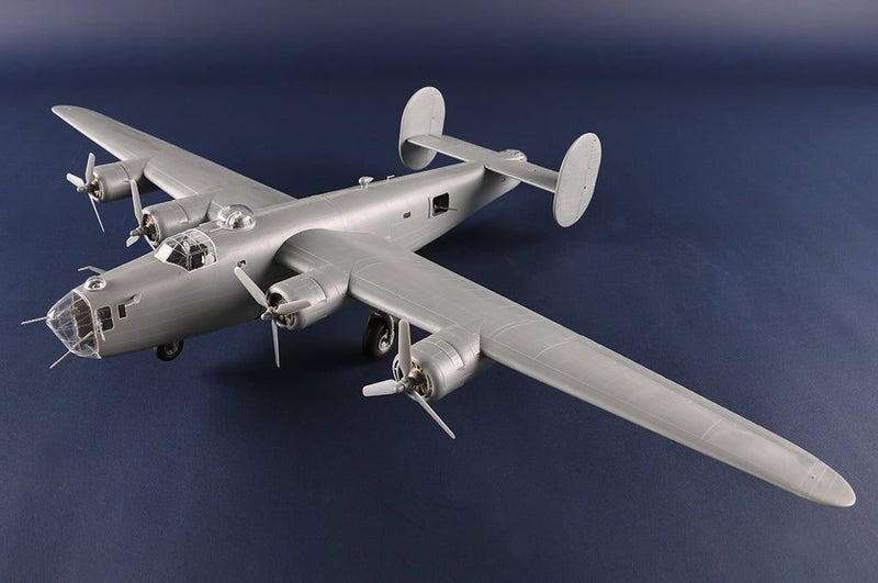HobbyBoss 1/48 US B-24D Liberator Heavy Bomber (No. 81775)64443728044035113