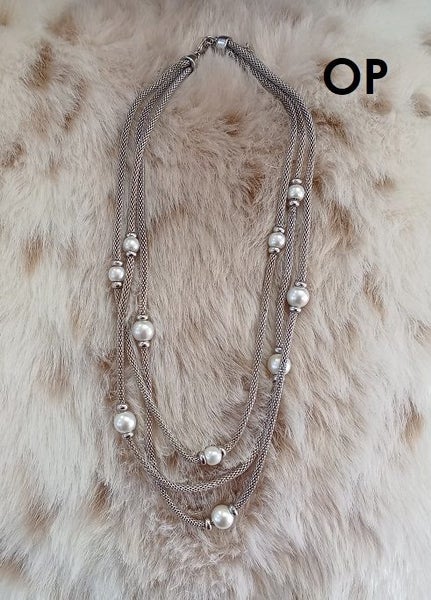 BULK Necklace Clear-Out - all are in excellent condition Carousel 1