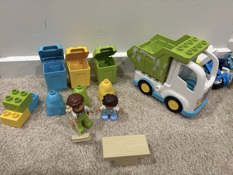 2 sets duplo vehicles garbage truck + police motorcycle Carousel 2