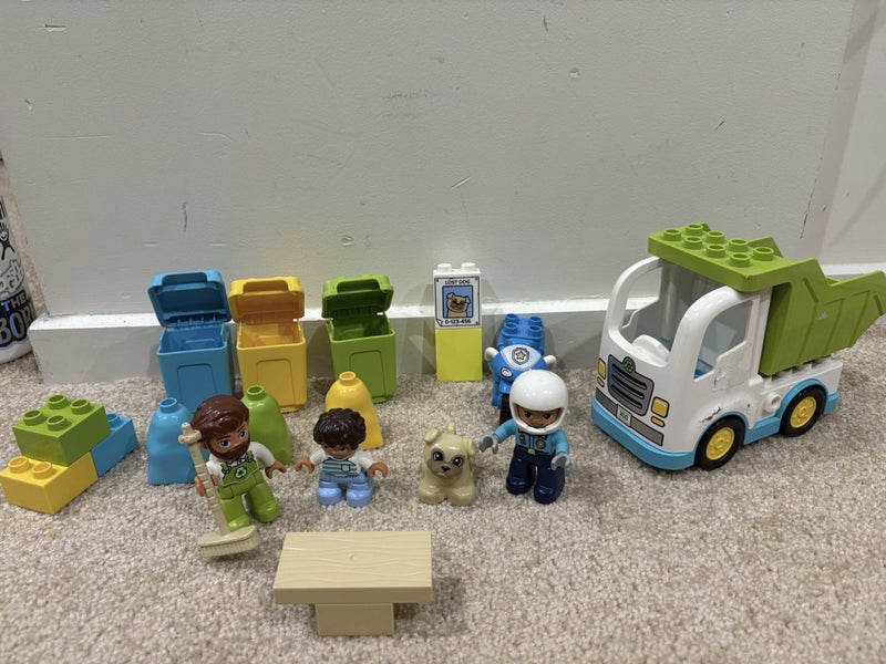 2 sets duplo vehicles garbage truck + police motorcycle Carousel 1