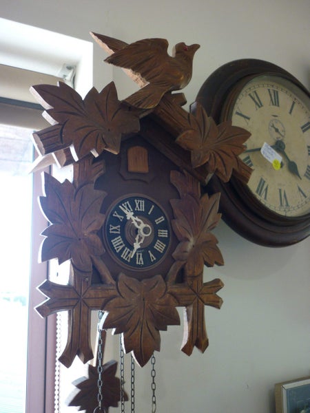 CUCKOO CLOCK .GERMAN CARVED. 8 DAY. WORKING Carousel 1