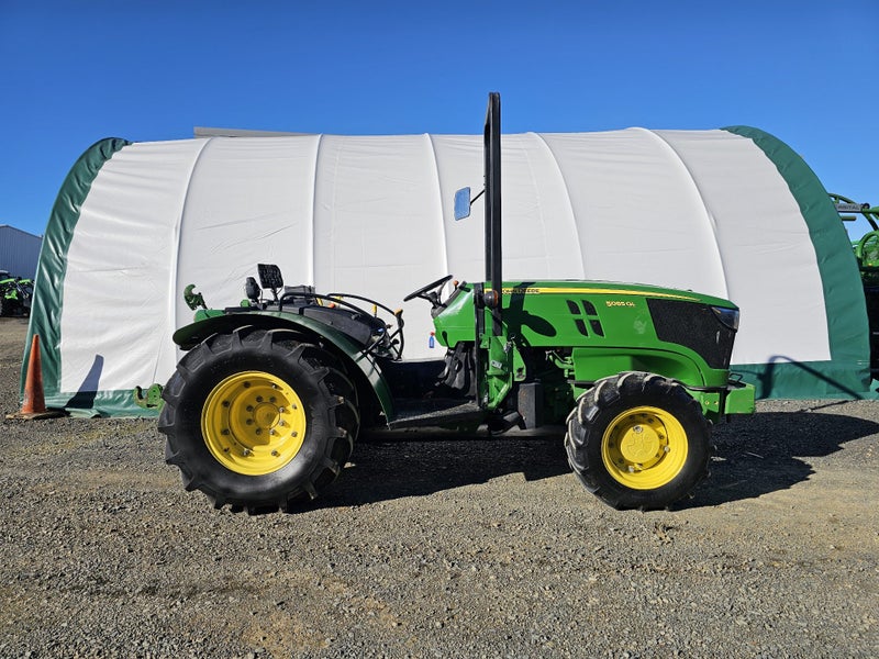 John Deere 5085GL Carousel 1