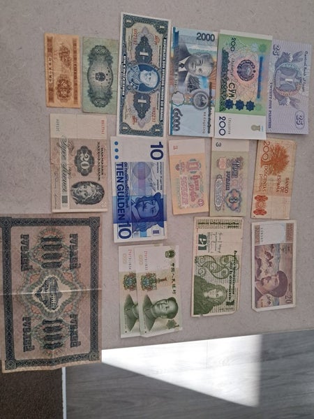 World bank note collection LOT 2 Carousel 1