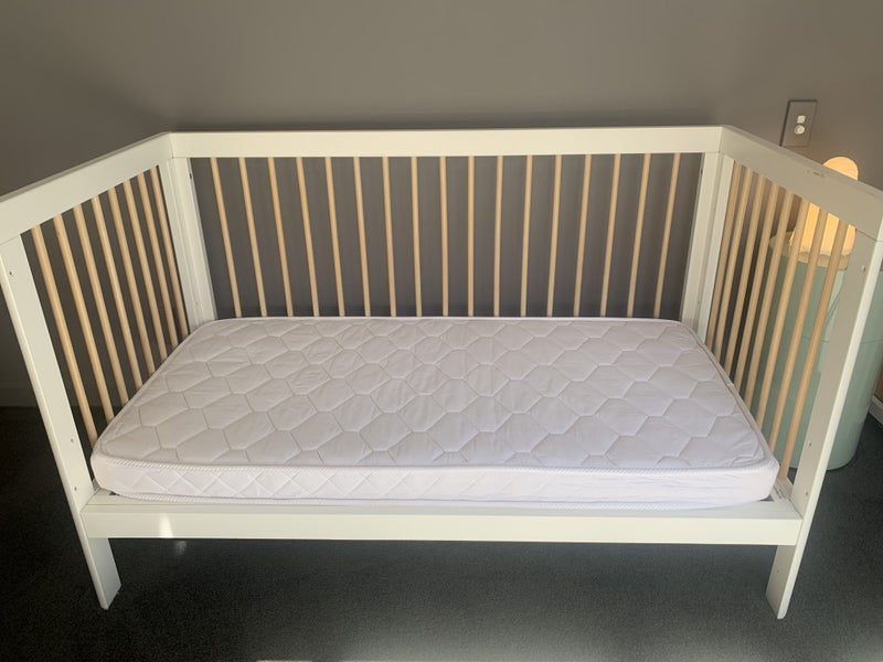 Dimples Cot + Mattress (Troll Lukas Duo and Pixie)63617612535553114