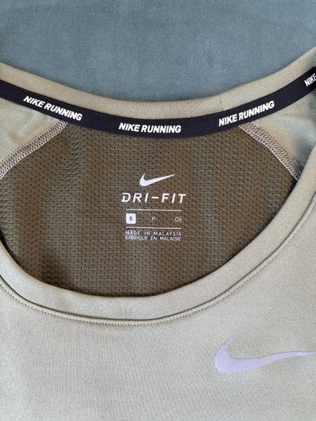 Nike dri-fit women’s sports top. Small63614939766913111