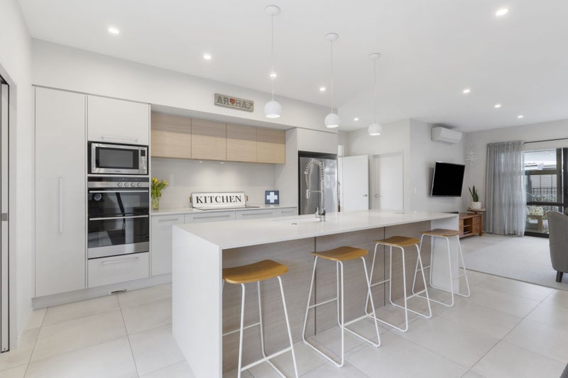 Set Sale-Vendors Ready to Move!64373971982337111