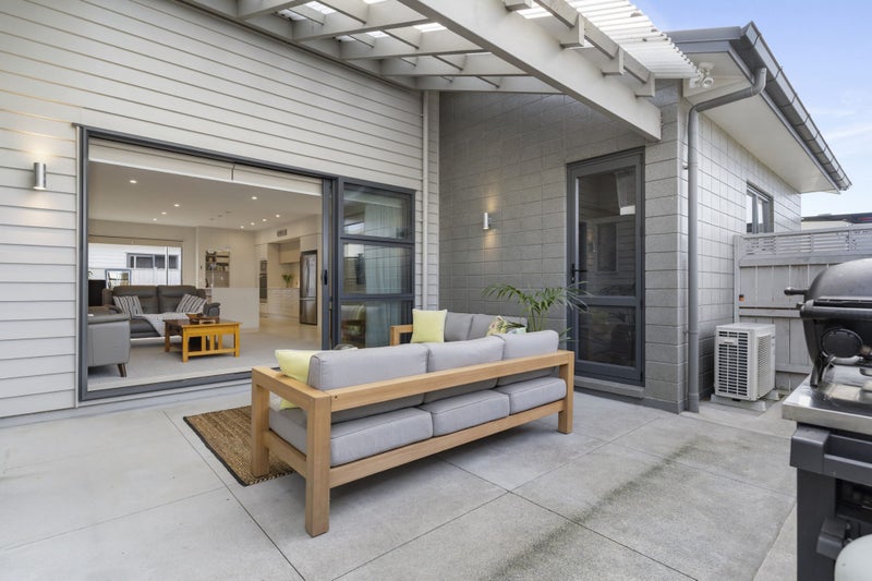 Set Sale-Vendors Ready to Move!64373971982337114