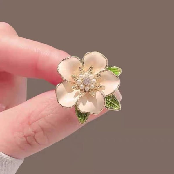 Classic Cream Flower Brooch with Delicate Petal Design Carousel 4