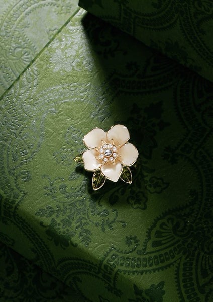 Classic Cream Flower Brooch with Delicate Petal Design Carousel 2
