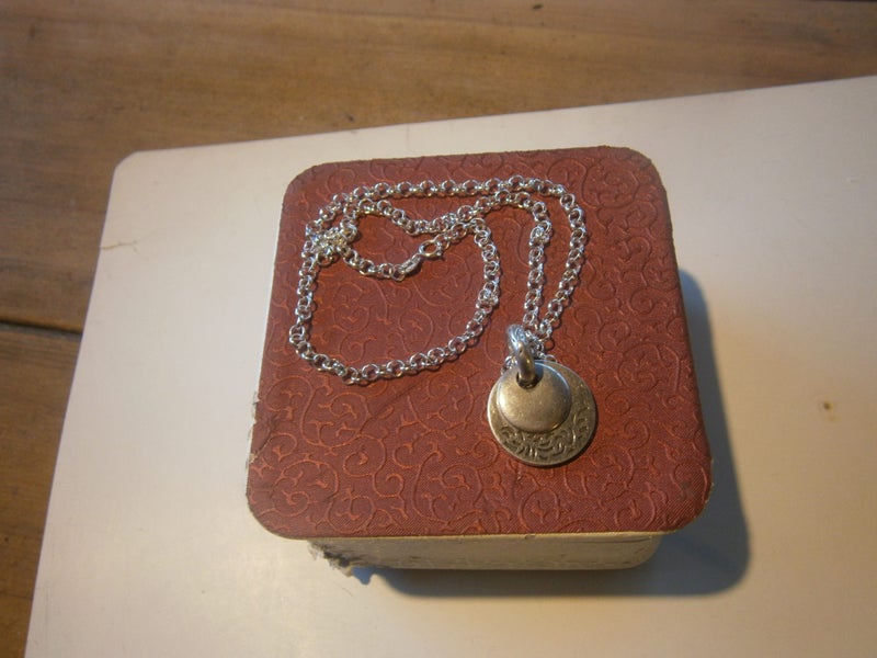 STG.SIL TAG PENDANT ON STG. BELCHER CHAIN (20.3gms) Carousel 1