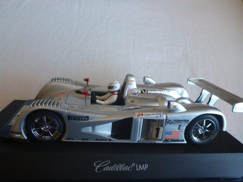 Scalextric Cadillac LMP Carousel 2
