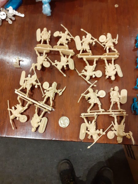 Soldier / military figures ancient1/32 & Napoleanic (French?) 1/48 Carousel 1