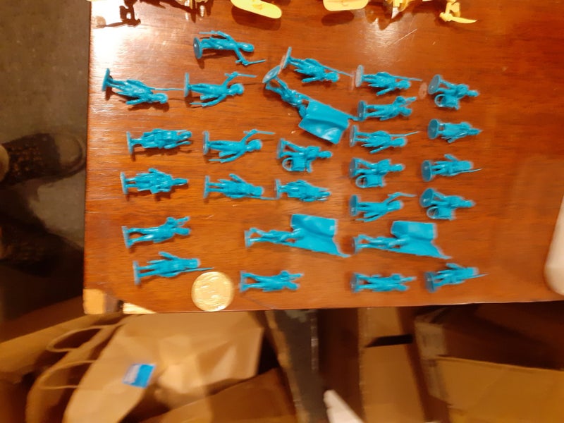 Soldier / military figures ancient1/32 & Napoleanic (French?) 1/48 Carousel 2