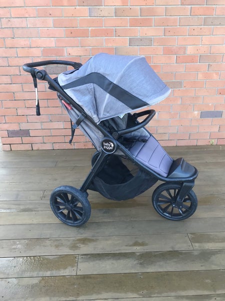 Baby Jogger City Elite 2 with Travel Bag Carousel 1