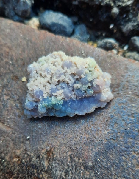 #1 - Botroyoidal chalcedony (grade agate ) Carousel 1