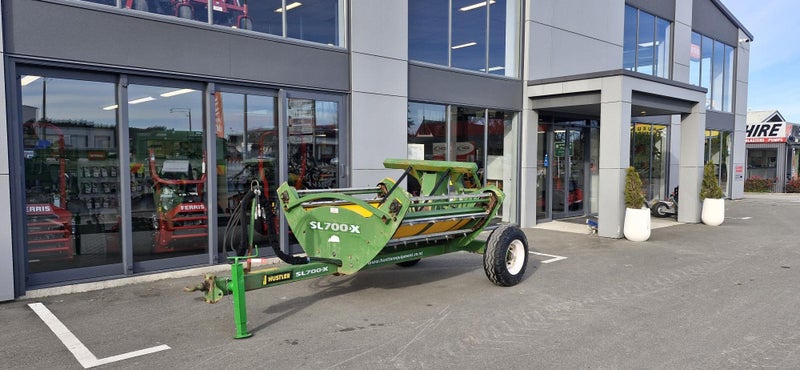 Hustler SL700 Trailing Balefeeder Carousel 2
