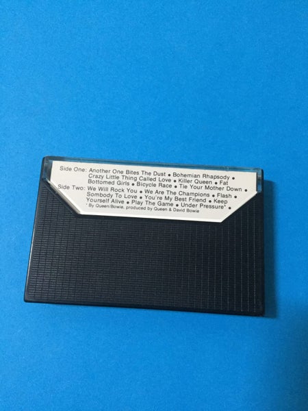 Queen: Greatest Hits (Cassette) Carousel 2