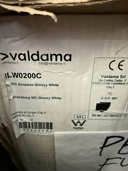 VALDAMA IL WALL HUNG TOILET with MATT BLACK SOFT CLOSE SEAT RRP $1300 + Carousel 4