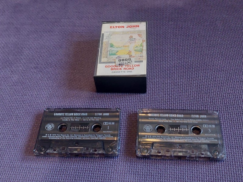 Elton John - Goosbye Yellow Brick Road Carousel 1