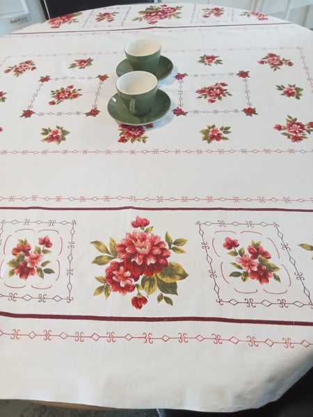 Lovely rectangle cotton floral tablecloth Carousel 1