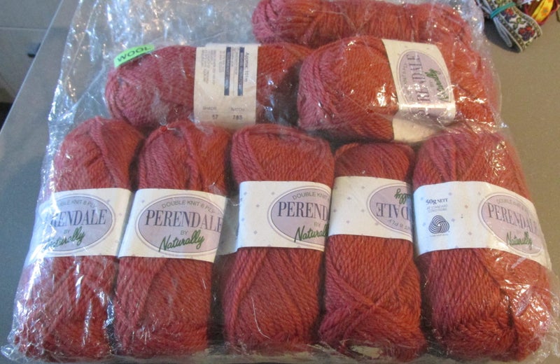 SEVEN Balls Top Quality Knitting Wool Approx 400 grams Perendale 8 Ply Cranberry Carousel 1