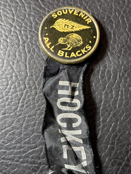 Souvenir All Blacks badge 1930s? Carousel 1