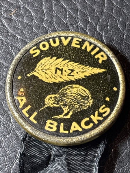 Souvenir All Blacks badge 1930s? Carousel 2
