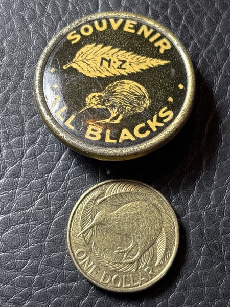 Souvenir All Blacks badge 1930s? Carousel 4