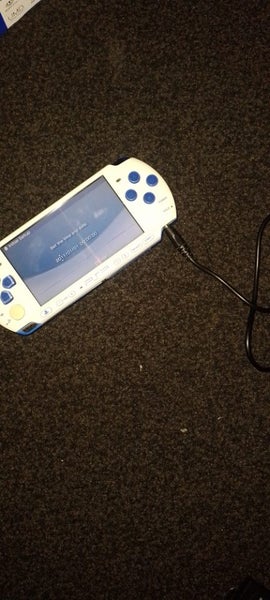 PSP 3000 Blue and White Carousel 9
