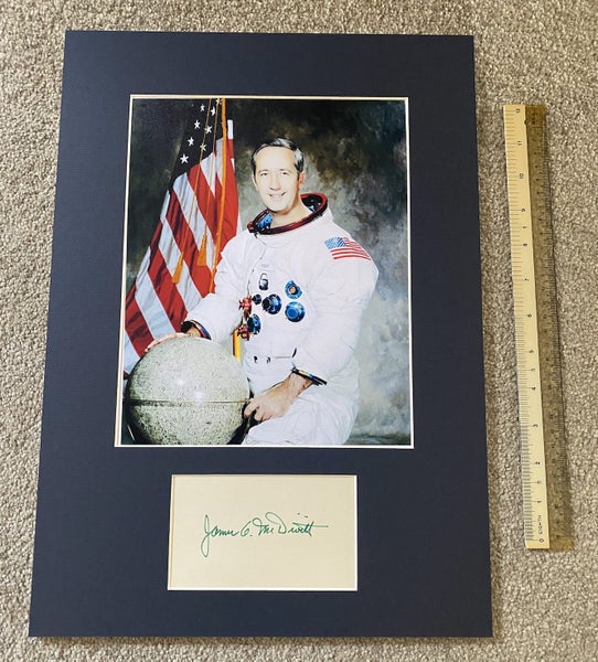 JIM MCDIVITT (RIP) GEMINI 4 & APOLLO 9 ASTRONAUT AUTOGRAPH & NASA PHOTO DISPLAY Carousel 1