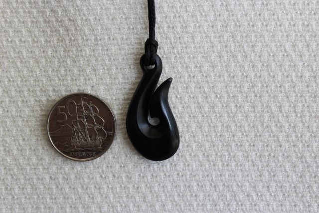 BEAUTIFUL SMALL HOOK PENDANT KAWAKAWA/ DARK / pounamu Twist #209 Carousel 3