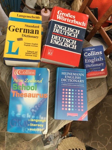 5 DICTIONARIES AND THESAURUS Carousel 1