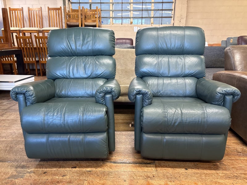 Pair LA-Z-BOY EDEN Leather Rockers/Recliners Carousel 2