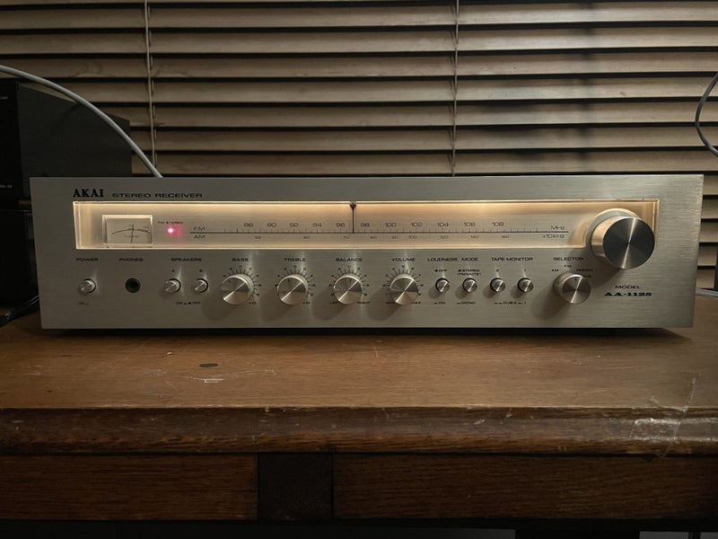 Akai Stereo Receiver AA-1125 (1979) - Beautiful Condition & Works Perfectly Carousel 1