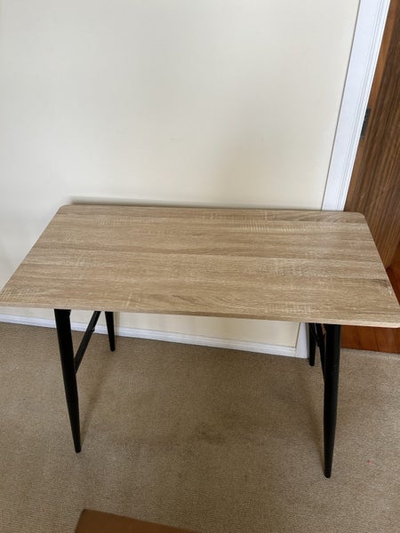 Medium sized desk - Wood & black metal legs Carousel 2
