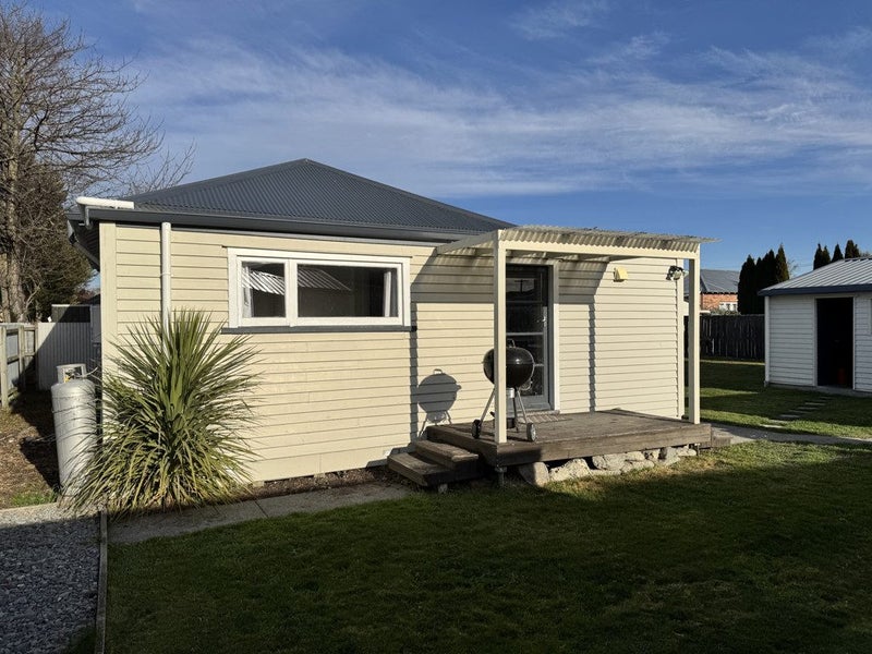 Image 2 of 31