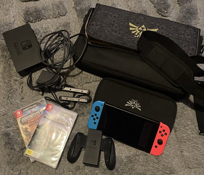 Nintendo Switch- plus 2 games & carry bag Carousel 1