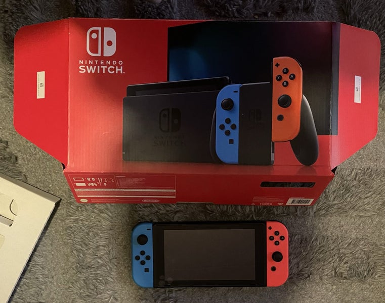 Nintendo Switch- plus 2 games & carry bag Carousel 2