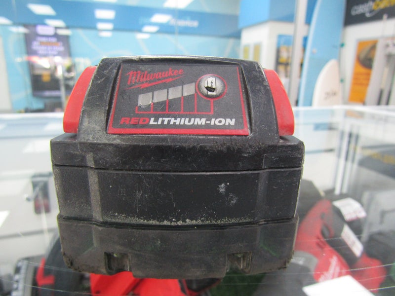 BATTERY MILWAUKEE M18 B5 - 18V 5.0AH M18 B5 - 18V 5.0AH B16133847-1 Carousel 2