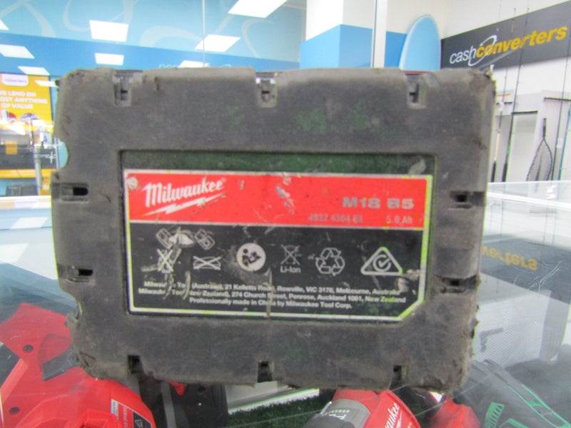 BATTERY MILWAUKEE M18 B5 - 18V 5.0AH M18 B5 - 18V 5.0AH B16133847-1 Carousel 5