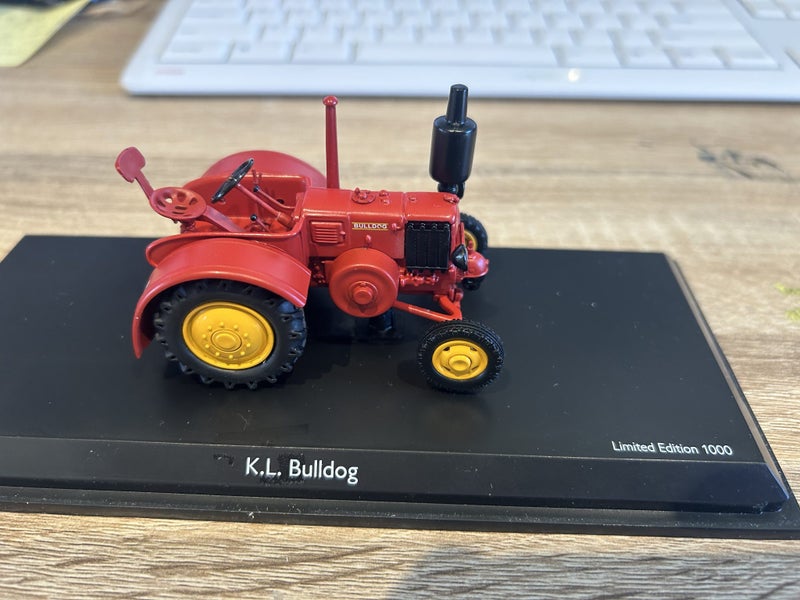 1:43 Scale K.L. Bulldog Tractor Carousel 2