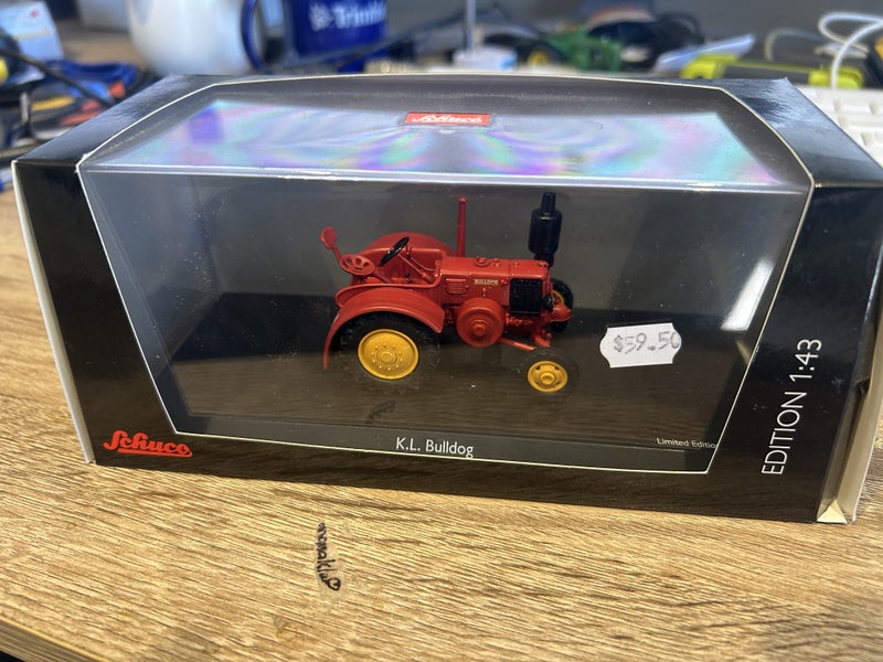 1:43 Scale K.L. Bulldog Tractor Carousel 5