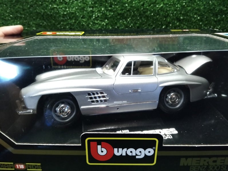 Bburago 1:18 scale diecast model of a 1954 Mercedes-Benz 300 SL Gullwing Carousel 5