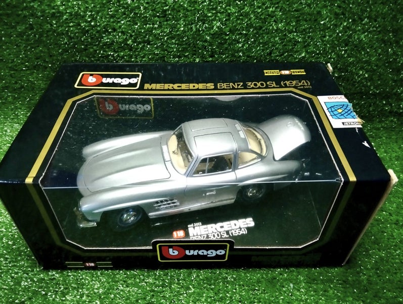 Bburago 1:18 scale diecast model of a 1954 Mercedes-Benz 300 SL Gullwing Carousel 2