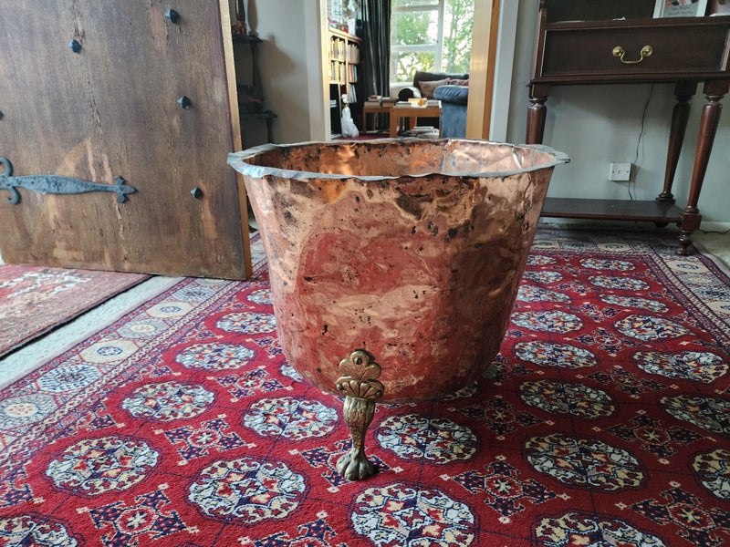 Copper urn, z3 legs 460cm high 500cm wide Carousel 1