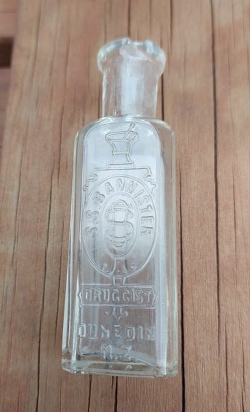 SMALL SS BANNISTER DUNEDIN CHEMIST BOTTLE Carousel 1