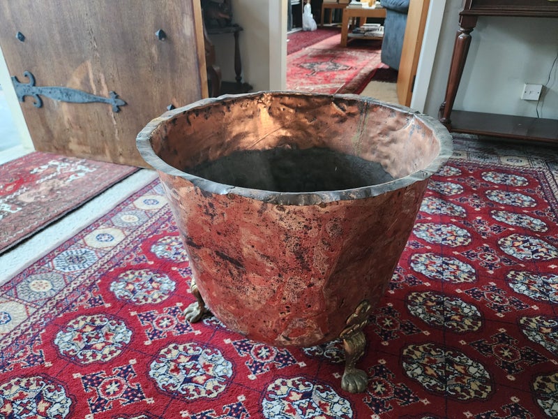 Copper urn, z3 legs 460cm high 500cm wide Carousel 2