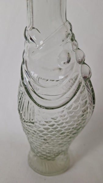 +++ VINTAGE CLEAR GLASS FISH BOTTLE +++ Carousel 16